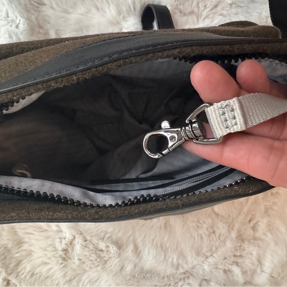 Sherpani Brown Felted Shoulder Bag Adjustable Strap Tassel Accent Small - Picture 9 of 13